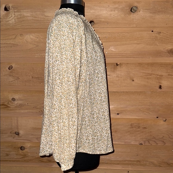 Floral Cream Women's Top ruffled neckline , wrists & button front cottagecore - Picture 5 of 14